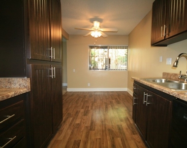 650 East Bonita Avenue - Photo Thumbnail 6