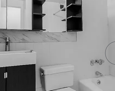 220 East 24th Street - Photo Thumbnail 4