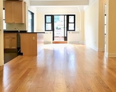 141 East 56 Street - Photo Thumbnail 1