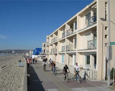 3755 Ocean Front Walk - Photo Thumbnail 11