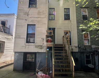 75 Woodbine Street - Photo Thumbnail 10