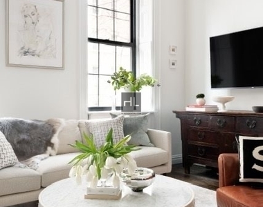 8 West 9 Street - Photo Thumbnail 2