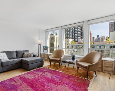 300 East 33rd Street - Photo Thumbnail 1