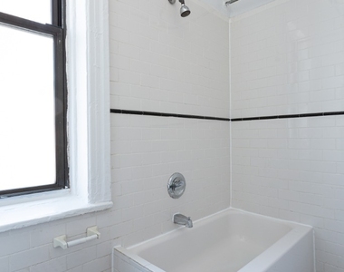 615 1/2 Hudson Street - Photo Thumbnail 5