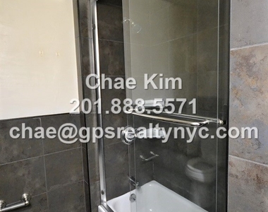 529 West 48th Street - Photo Thumbnail 5