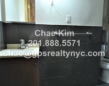 529 West 48th Street - Photo Thumbnail 6