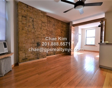 529 West 48th Street - Photo Thumbnail 1