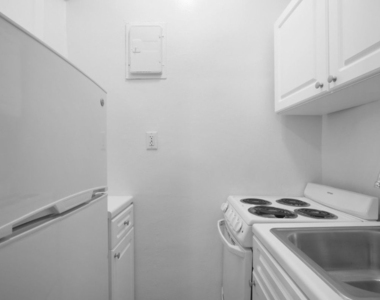 208 West 23rd Street - Photo Thumbnail 1