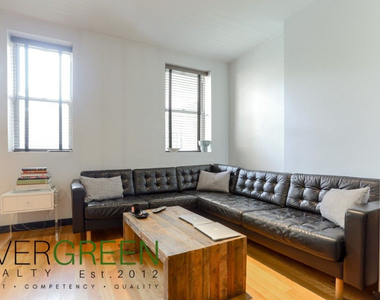 977 KENT AVE - Photo Thumbnail 1