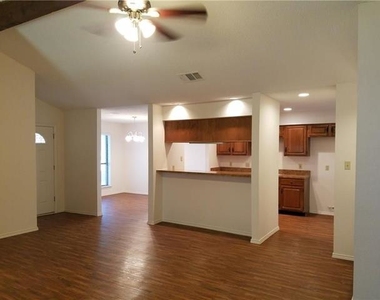 1112 Concord Drive - Photo Thumbnail 7