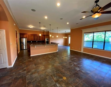 1621 Roma Lane - Photo Thumbnail 8