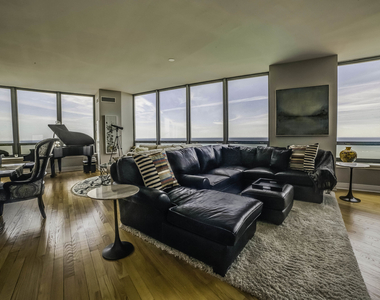 600 North Lake Shore Drive - Photo Thumbnail 9