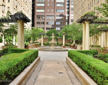 340 West 57th St - Photo Thumbnail 7