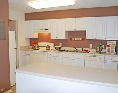 8805 Dunwoody Pl Apt 23670-3 - Photo Thumbnail 6