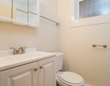 1257 W Lunt Ave Apt. - Photo Thumbnail 6