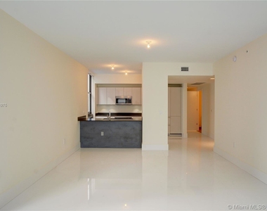 1010 Brickell Ave - Photo Thumbnail 4