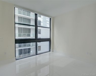 1010 Brickell Ave - Photo Thumbnail 18