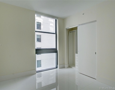 1010 Brickell Ave - Photo Thumbnail 14