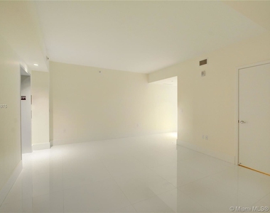 1010 Brickell Ave - Photo Thumbnail 20