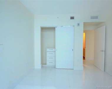 1010 Brickell Ave - Photo Thumbnail 17