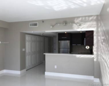 540 Brickell Key Dr - Photo Thumbnail 6