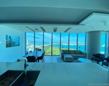 888 Biscayne Blvd - Photo Thumbnail 2