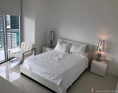 465 Brickell Ave - Photo Thumbnail 10