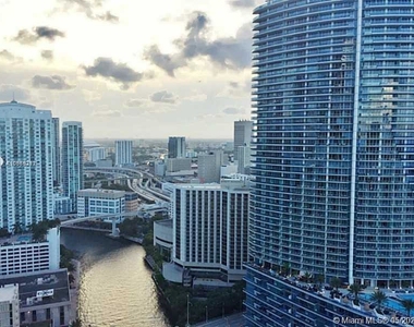 465 Brickell Ave - Photo Thumbnail 47