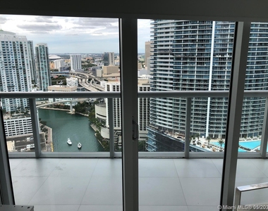 465 Brickell Ave - Photo Thumbnail 13