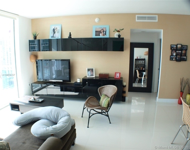 951 Brickell Ave - Photo Thumbnail 2