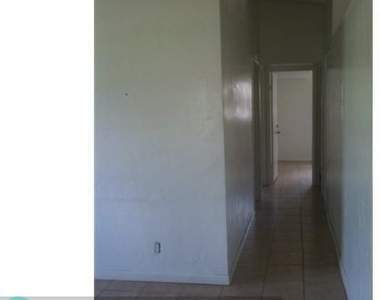 1553 Nw 15th Ter - Photo Thumbnail 1