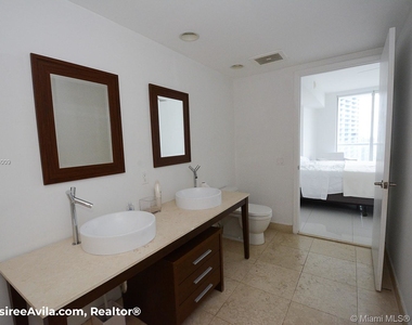 485 Brickell Ave - Photo Thumbnail 13