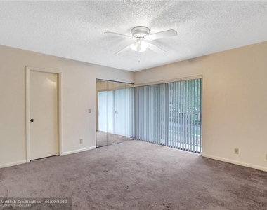 2573 Lakeview Ct - Photo Thumbnail 11