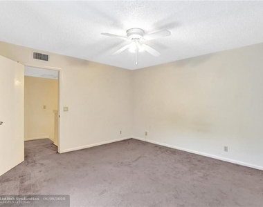 2573 Lakeview Ct - Photo Thumbnail 27