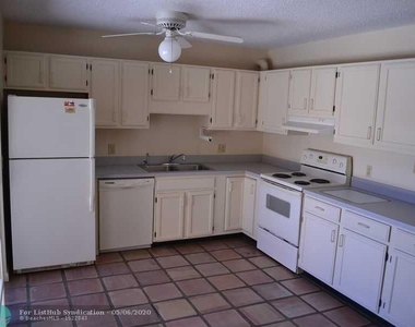 2573 Lakeview Ct - Photo Thumbnail 3