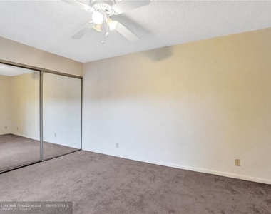 2573 Lakeview Ct - Photo Thumbnail 25