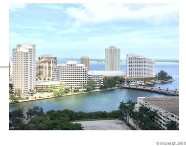 500 Brickell Ave - Photo Thumbnail 5