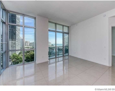 500 Brickell Ave - Photo Thumbnail 7