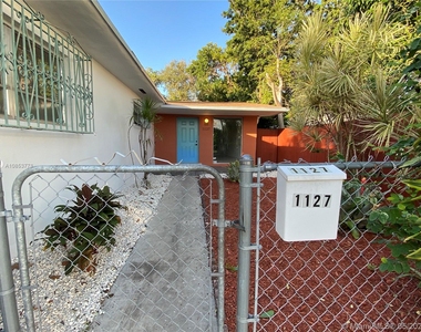 1127 Sw 13th St - Photo Thumbnail 1