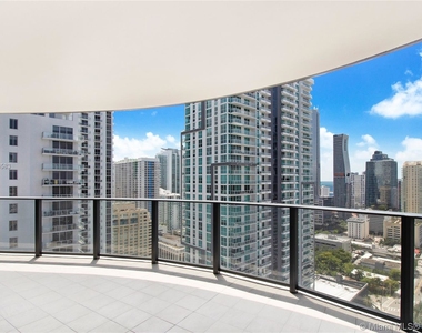 1000 Brickell Plz - Photo Thumbnail 5