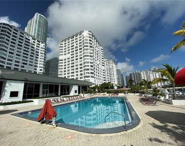 999 Brickell Bay Dr - Photo Thumbnail 74