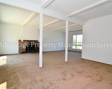 916 Crane Ave - Photo Thumbnail 7