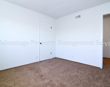 916 Crane Ave - Photo Thumbnail 12