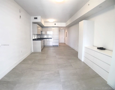 1010 Brickell Av - Photo Thumbnail 1