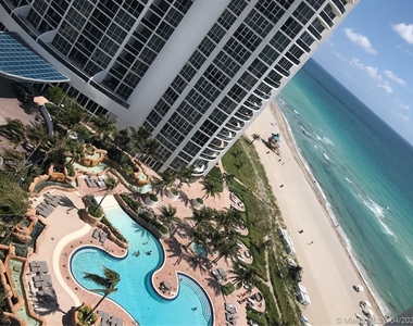 18101 Collins Ave - Photo Thumbnail 17