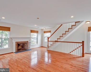 1104 Quincy Street - Photo Thumbnail 11