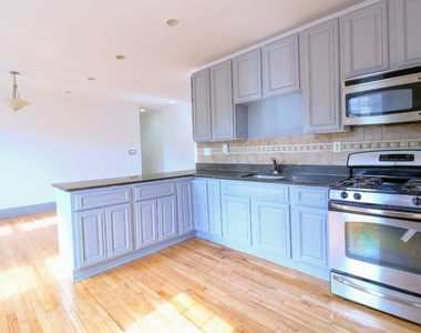 902 Avenue C - Photo Thumbnail 2