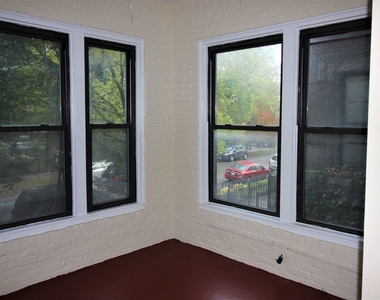 5206 South Woodlawn Avenue - Photo Thumbnail 2