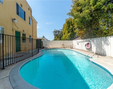 4907 Beverly Blvd. - Photo Thumbnail 5