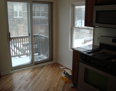 2513 North Southport Avenue - Photo Thumbnail 3